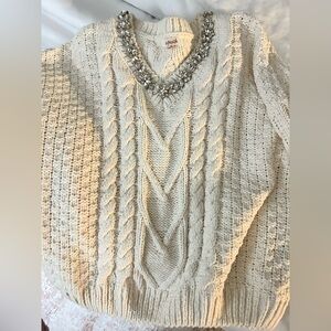 Cable knit sweater w/rhinestone embellishment. Sz M.